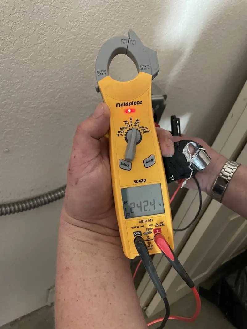 Voltage testing with clamp meter during Outlet Installation in Belgrade